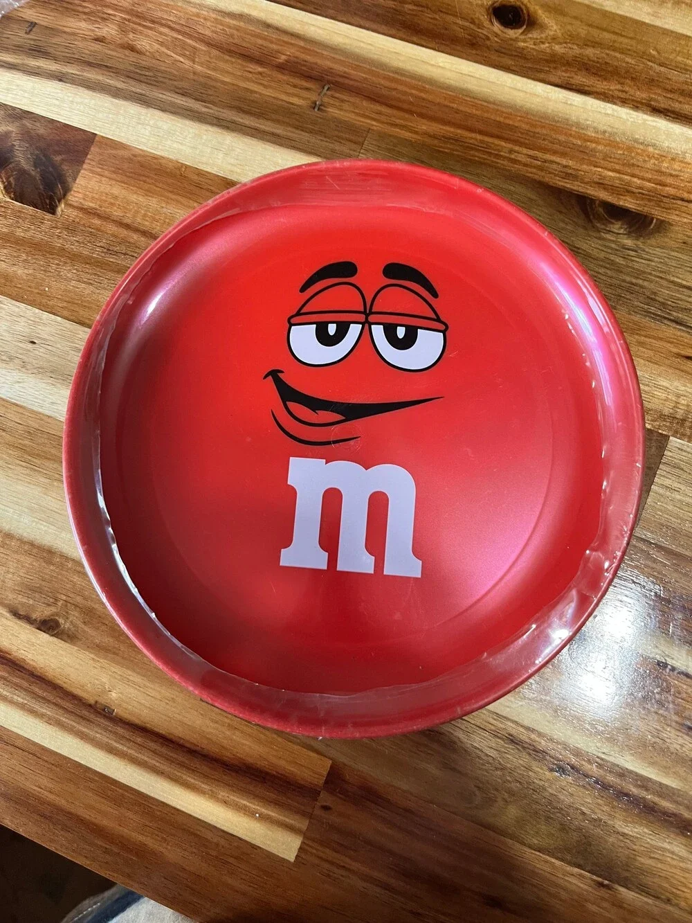 M&M set of 5 plastic plates